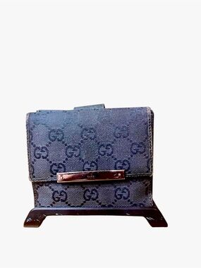 GUCCI Wallet. GG Canvas and Leather
